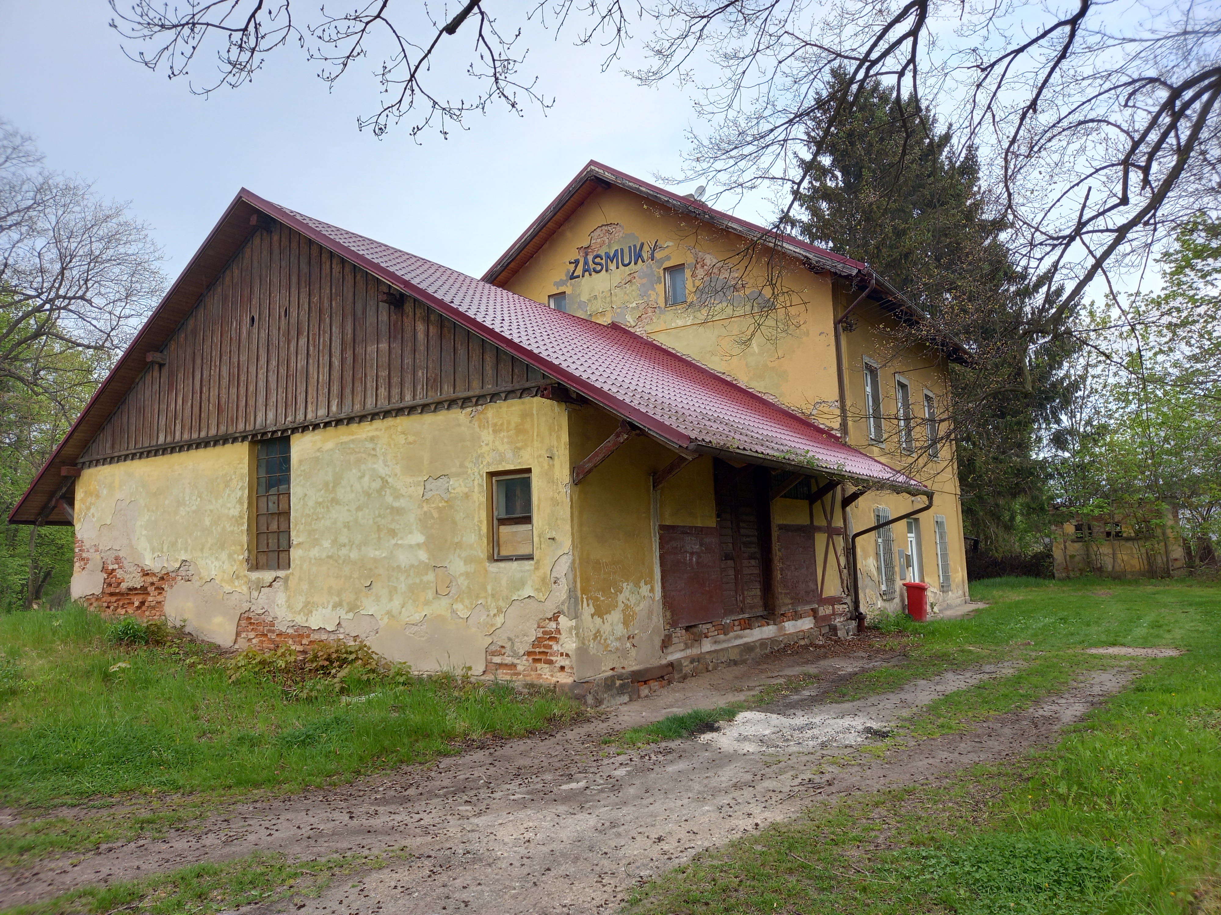 Pronájem komerčních prostor v žst. Zásmuky