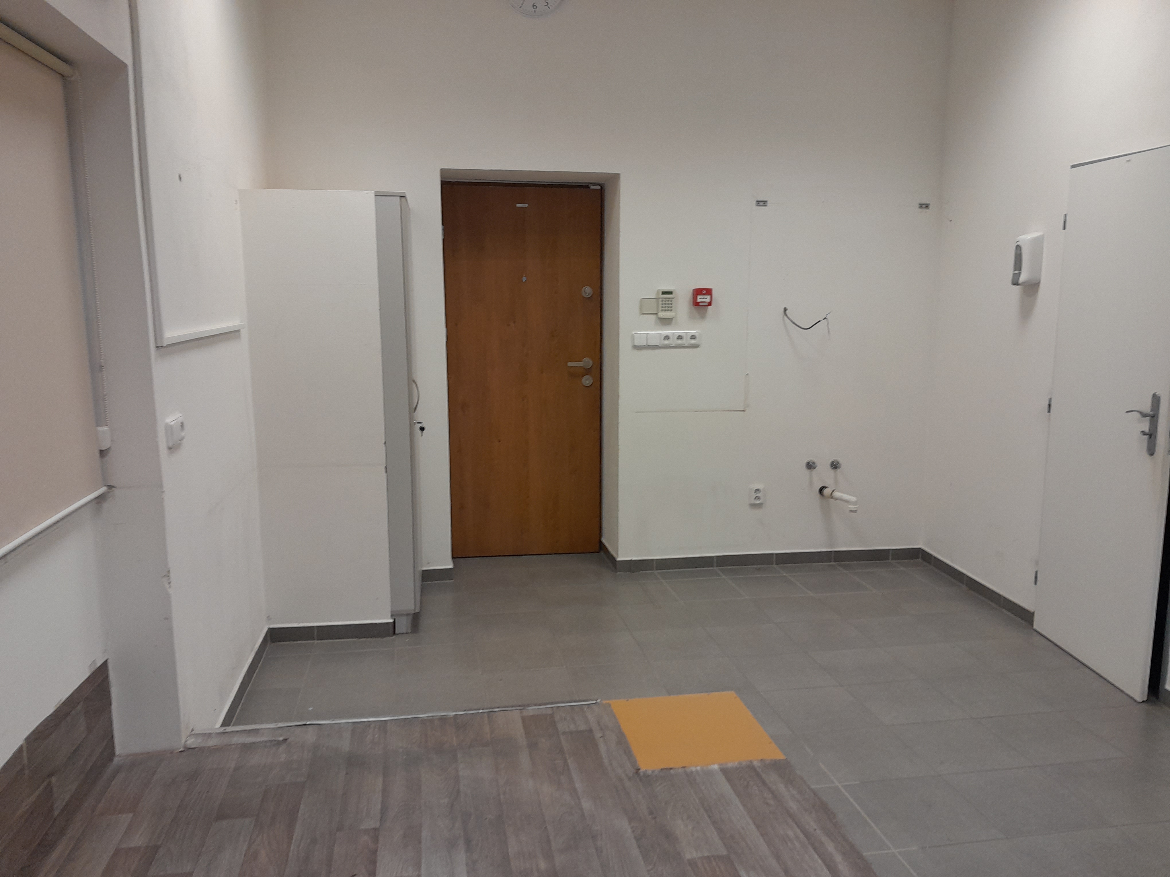 Pronájem komerčních prostor žst. Hrušovany u Brna