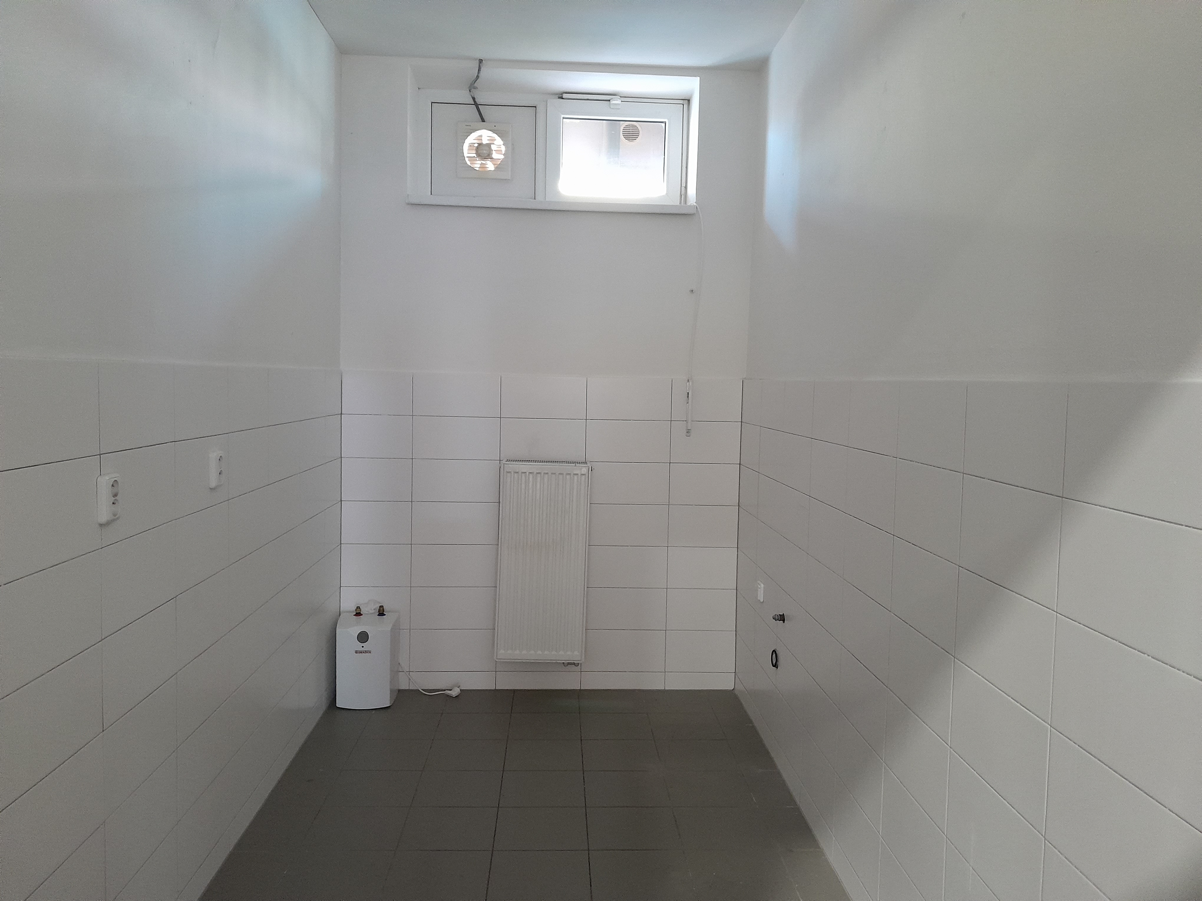 Pronájem komerčních prostor v žst. Veselí nad Moravou