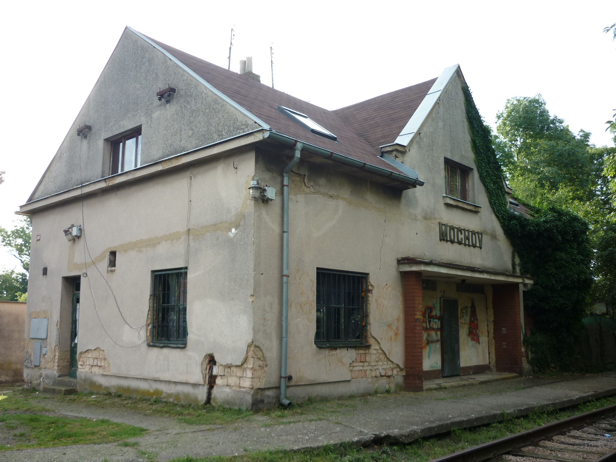 Pronájem komerčních prostor v žst. Mochov