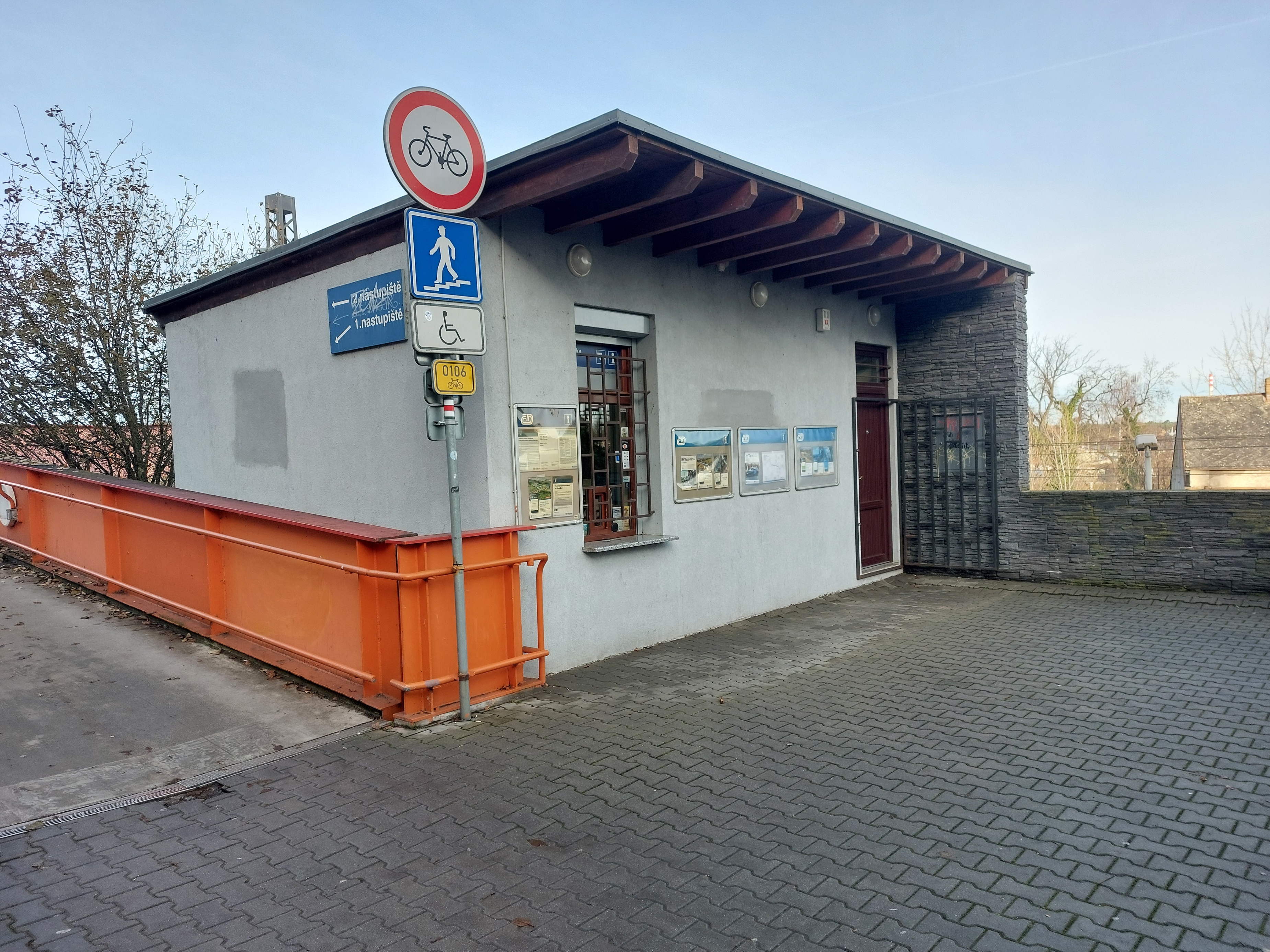 Pronájem komerčních prostor v žst. Kolín zastávka