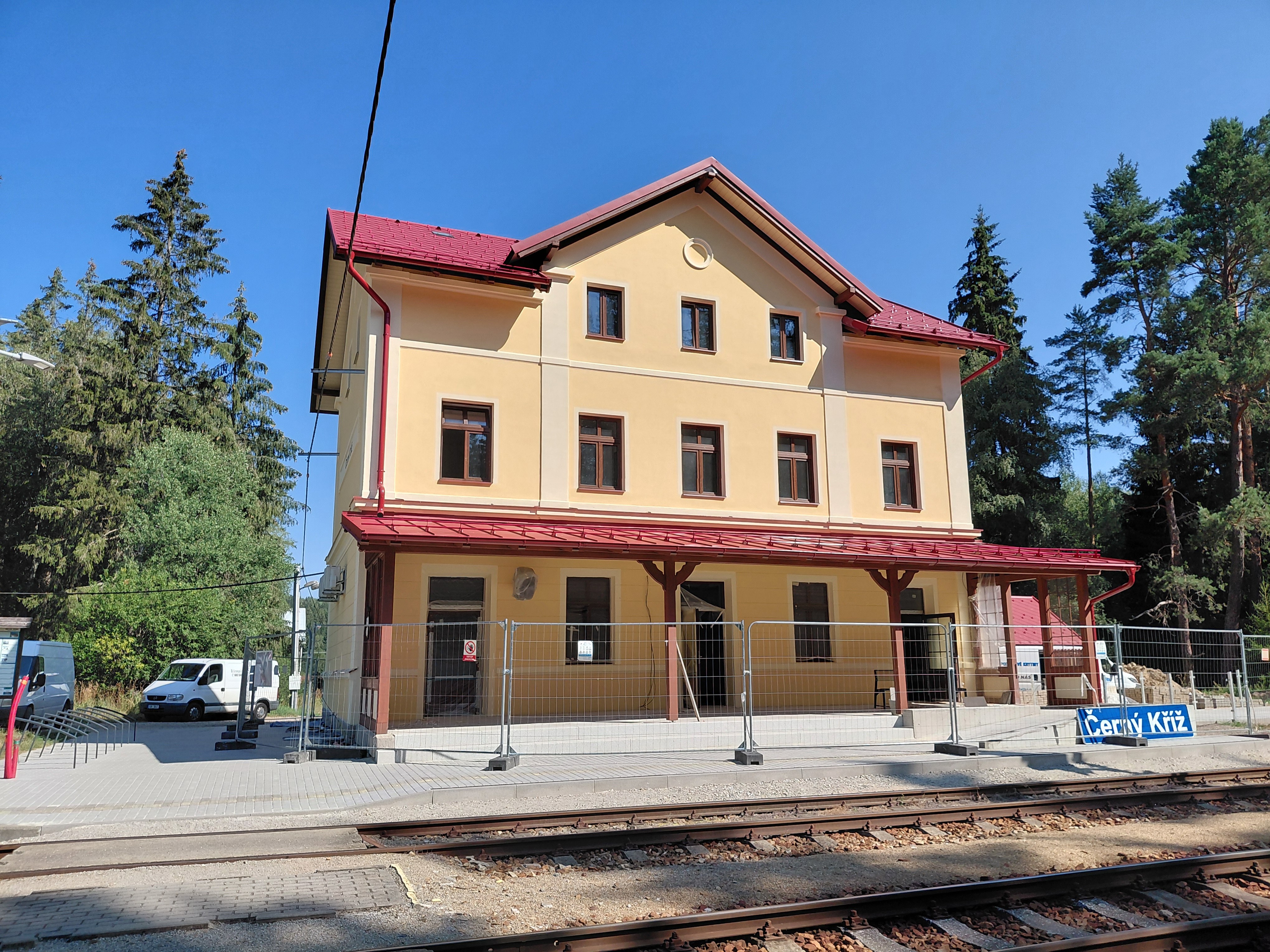 Pronájem komerčních prostor v železniční stanici Černý Kříž